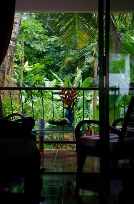 Papayas Self Catering Room Victoria Exterior foto