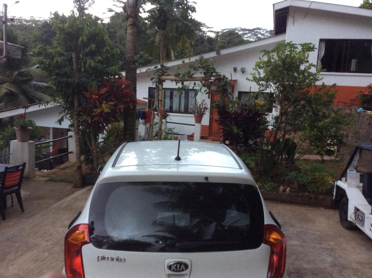 Papayas Self Catering Room Victoria Exterior foto