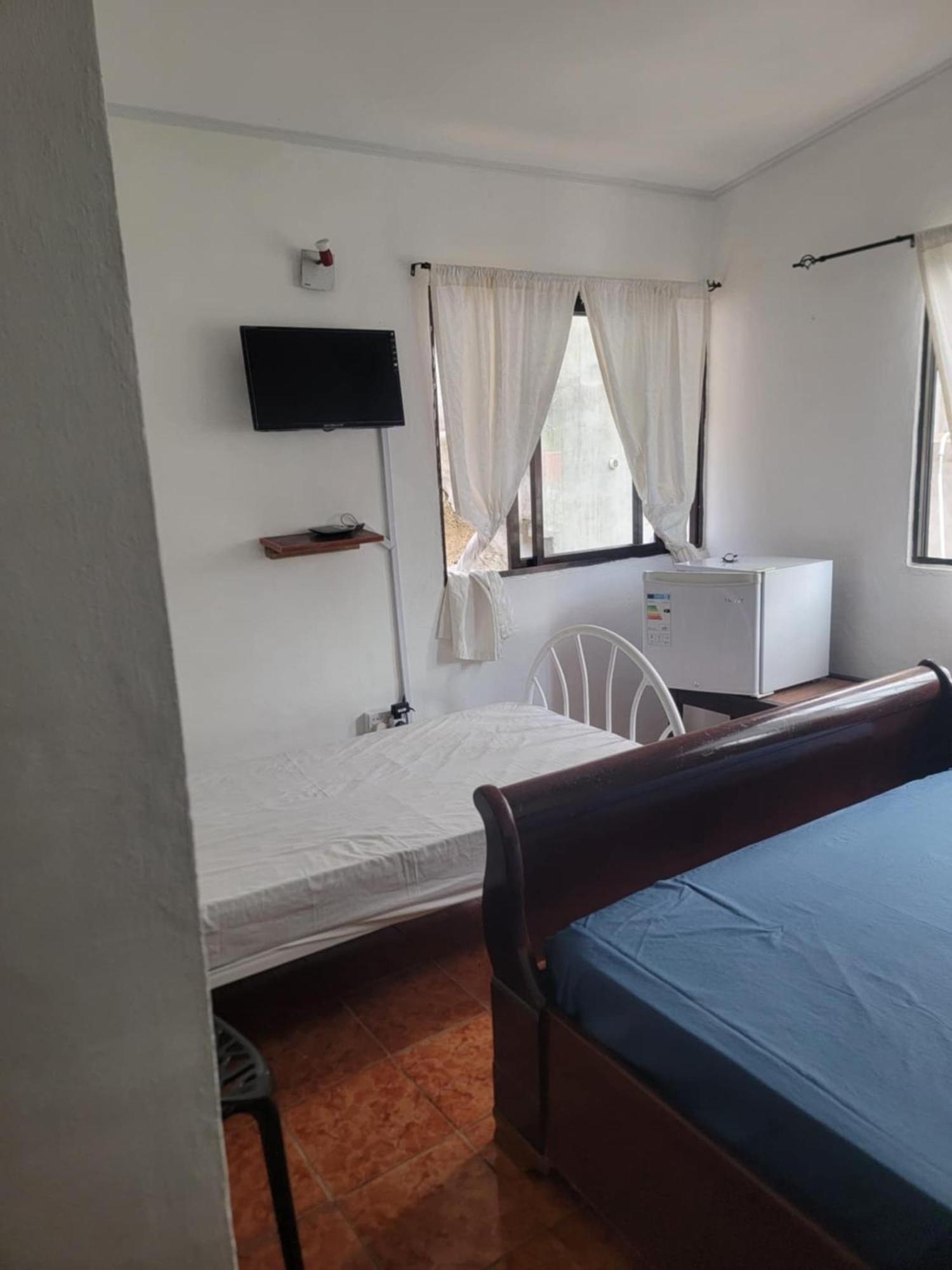 Papayas Self Catering Room Victoria Exterior foto