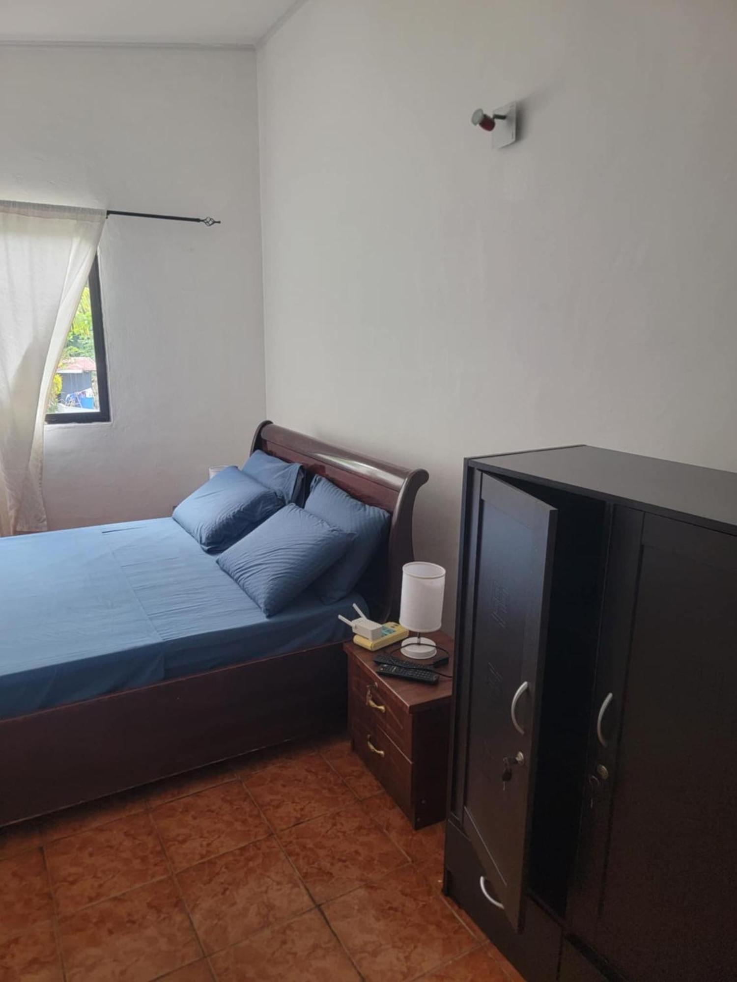 Papayas Self Catering Room Victoria Exterior foto
